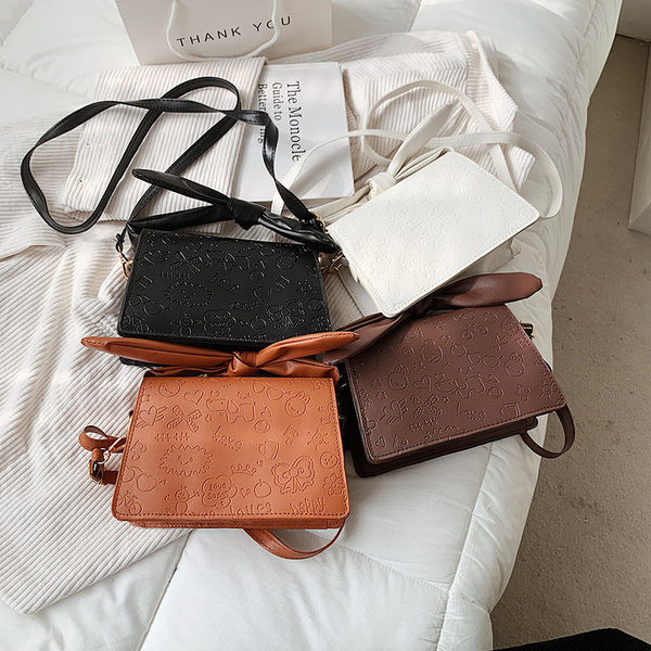 Moderna maza somiņa no reljefas eko ādas