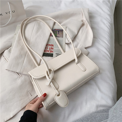 Geanta de dama moderna din piele cu maner scurt si inchidere metalica