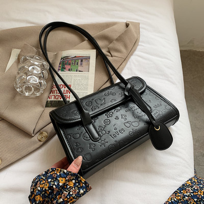 Geanta de dama moderna din piele cu maner scurt si inchidere metalica