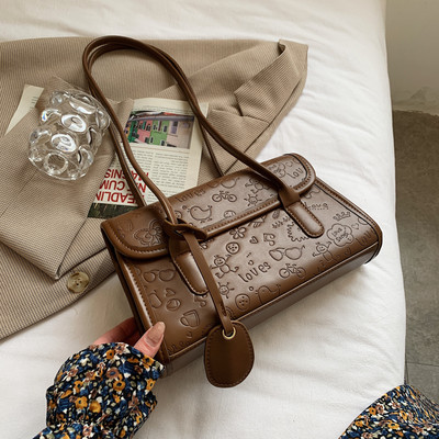 Geanta de dama moderna din piele cu maner scurt si inchidere metalica