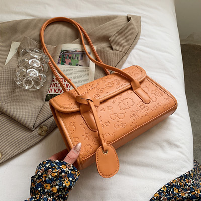 Geanta de dama moderna din piele cu maner scurt si inchidere metalica