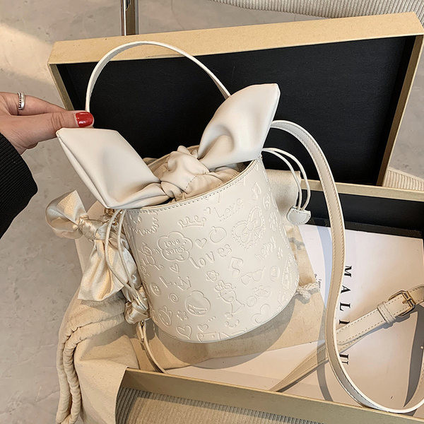 Geanta de dama in forma rotunda cu maner lung si scurt din piele gofrata