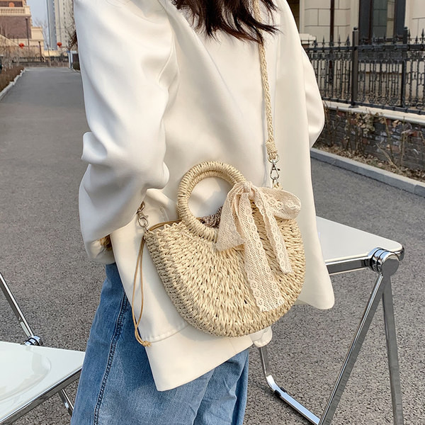 Dámska slamená kabelka s dlhou rukoväťou