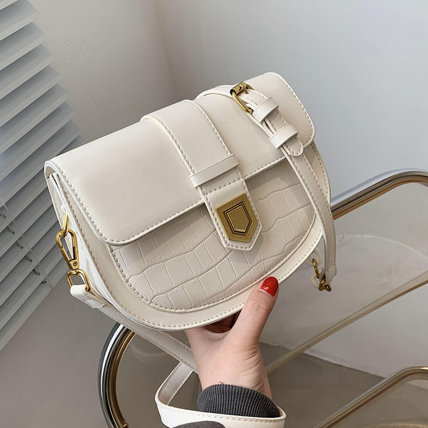 Moderna ženska torba s dugom podesivom ručkom