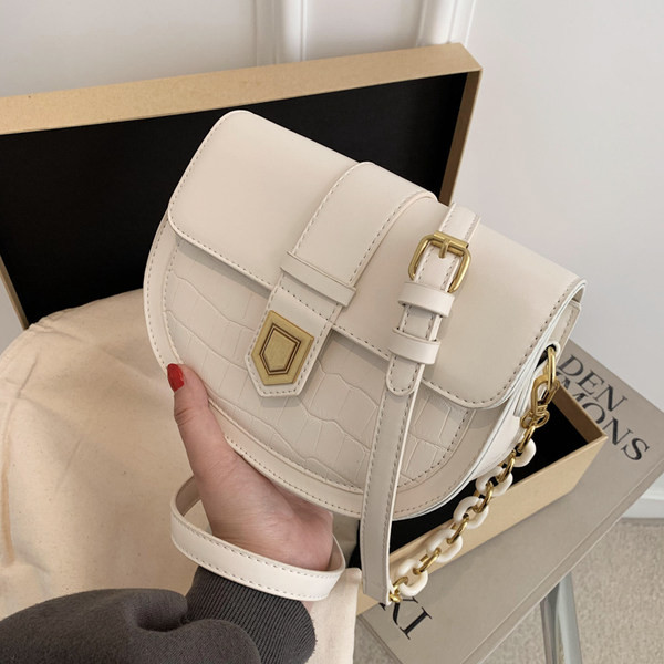 Moderna ženska torba s dugom podesivom ručkom