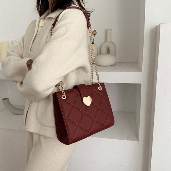 Moderna eko ādas soma ar metāla apdari - sirsniņu