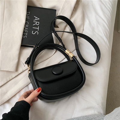 Moderna sieviešu soma ar garu un īsu rokturi