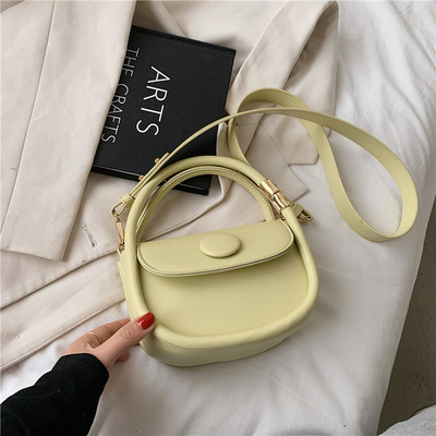 Moderna sieviešu soma ar garu un īsu rokturi