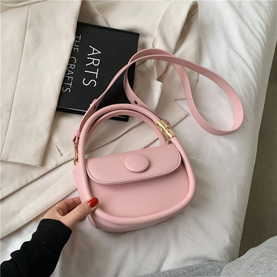 Moderna sieviešu soma ar garu un īsu rokturi