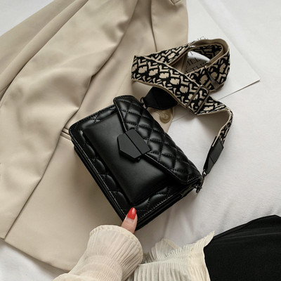 Moteriška odinė rankinė per petį - su reguliuojama rankena