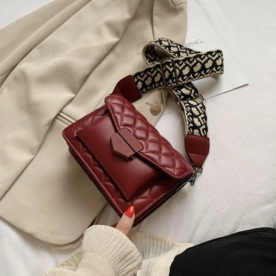 Moteriška odinė rankinė per petį - su reguliuojama rankena