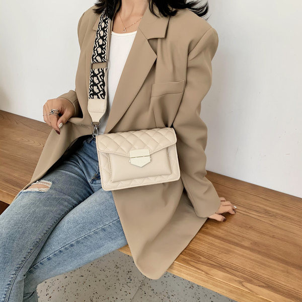 Moteriška odinė rankinė per petį - su reguliuojama rankena