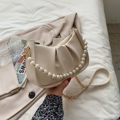 Γυναικεία έκο δερμάτινη τσάντα με κοντή  λαβή από πέρλες και μακριά μεταλλική λαβή