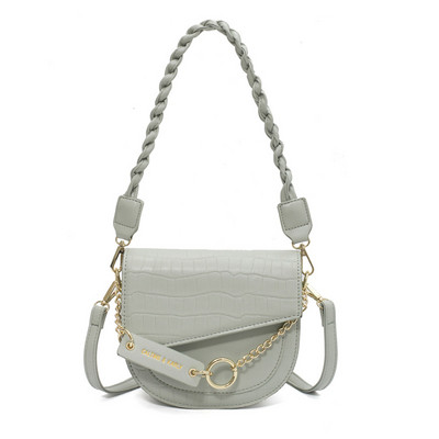 Γυναικεία δερμάτινη τσάντα με μακριά λαβή και μεταλλική αλυσίδα