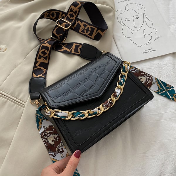 Sieviešu ādas soma ar tekstila rokturi trīs krāsās