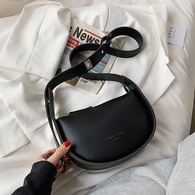 Γυναικεία καθημερινή τσάντα από οικολογικό δέρμα με επιγραφή