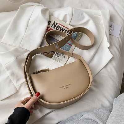 Γυναικεία καθημερινή τσάντα από οικολογικό δέρμα με επιγραφή