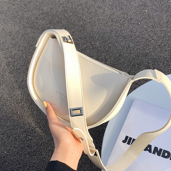 Γυναικεία καθημερινή τσάντα από οικολογικό δέρμα με επιγραφή