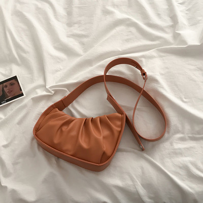 Καθημερινή γυναικεία τσάντα ώμου με μαζεμένο μέρος από οικολογικό δέρμα