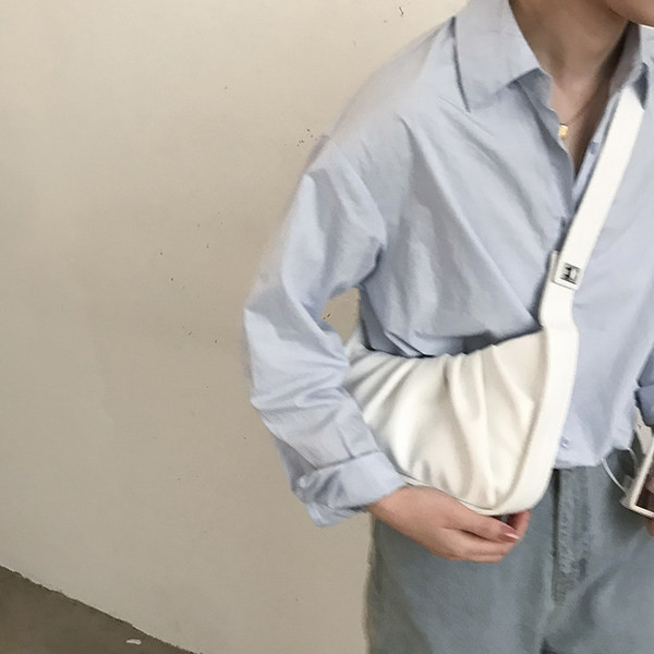 Καθημερινή γυναικεία τσάντα ώμου με μαζεμένο μέρος από οικολογικό δέρμα