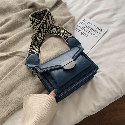 Γυναικεία δερμάτινη τσάντα με τετράγωνο σχήμα