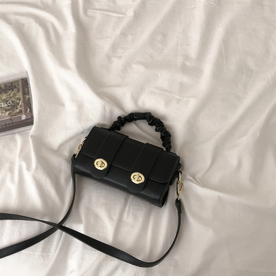 Δερμάτινη τσάντα ώμου νέου μοντέλου με μεταλλική στερέωση