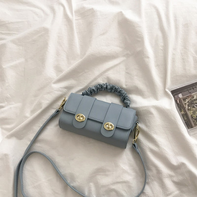 Δερμάτινη τσάντα ώμου νέου μοντέλου με μεταλλική στερέωση