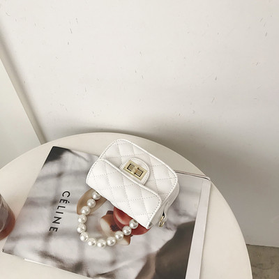 Γυναικεία τσάντα από οικολογικό δέρμα με δύο λαβές και μεταλλική στερέωση