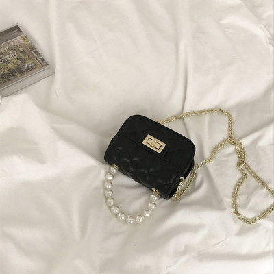 Γυναικεία τσάντα από οικολογικό δέρμα με δύο λαβές και μεταλλική στερέωση