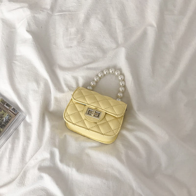 Γυναικεία τσάντα από οικολογικό δέρμα με δύο λαβές και μεταλλική στερέωση