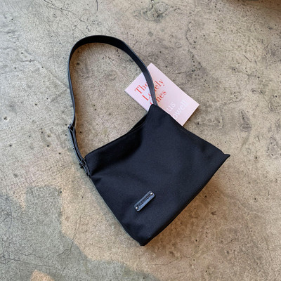 Καθημερινή γυναικεία τσάντα με ρυθμιζόμενη λαβή