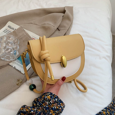 Ikdienas ādas soma ar garu rokturi un metāla sprādzi