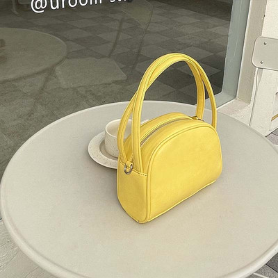 Γυναικεία έκο δερμάτινη τσάντα με κοντή λαβή και φερμουάρ