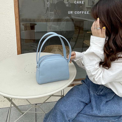 Γυναικεία έκο δερμάτινη τσάντα με κοντή λαβή και φερμουάρ