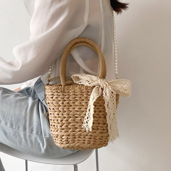 Γυναικεία ψάτινη τσάντα  με κορδέλα και μακρυά λαβή από πέρλες
