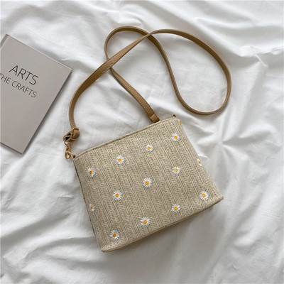 Καθημερινή γυναικεία τσάντα με κεντημένη μαργαρίτα