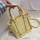 Geanta mica din piele ecologica reliefata si doua manere