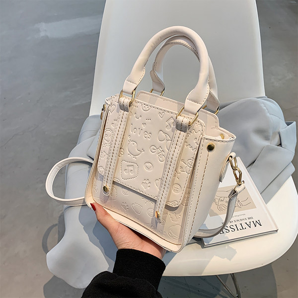 Geanta mica din piele ecologica reliefata si doua manere