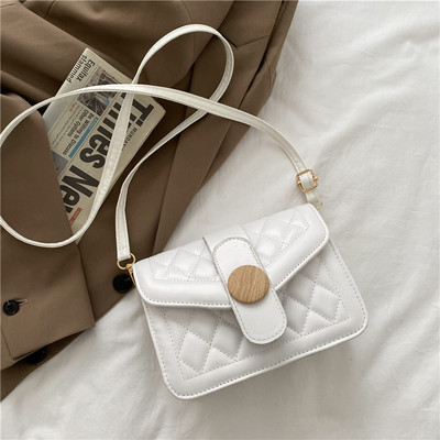 Γυναικεία έκο δερμάτινη τσάντα με μακριά λαβή και μεταλλική στερέωση