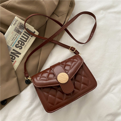 Γυναικεία έκο δερμάτινη τσάντα με μακριά λαβή και μεταλλική στερέωση