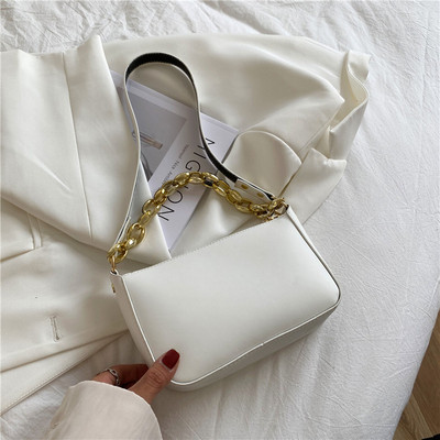 Γυναικεία έκο δερμάτινη τσάντα με μεταλλική αλυσίδα και μακριά λαβή