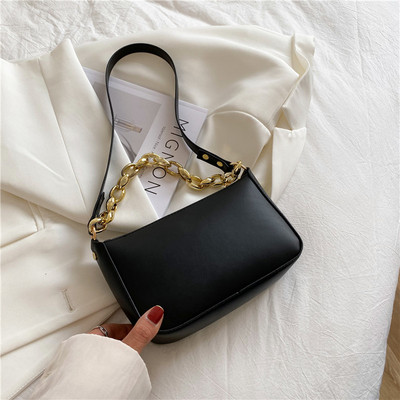 Γυναικεία έκο δερμάτινη τσάντα με μεταλλική αλυσίδα και μακριά λαβή