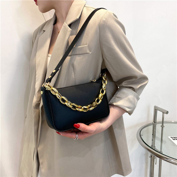 Γυναικεία έκο δερμάτινη τσάντα με μεταλλική αλυσίδα και μακριά λαβή