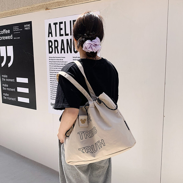 Liela audekla soma, kas piemērota ikdienas lietošanai un pludmalei