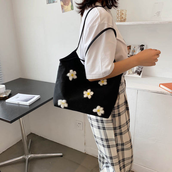 Ikdienas sieviešu soma ar 3D ziediem un īsu rokturi