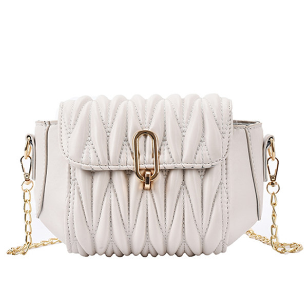 Γυναικεία τσάντα από ανάγλυφο οικολογικό δέρμα με μεταλλική λαβή