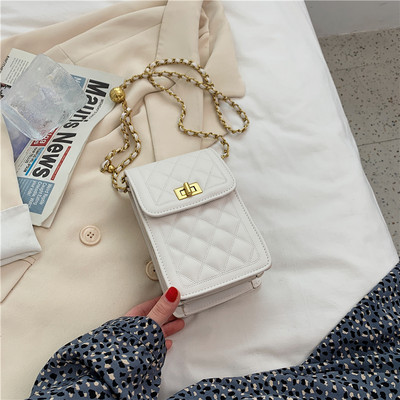 Γυναικεία τσάντα με μεταλλικό κούμπωμα και μακριά λαβή - οικολογικό δέρμα