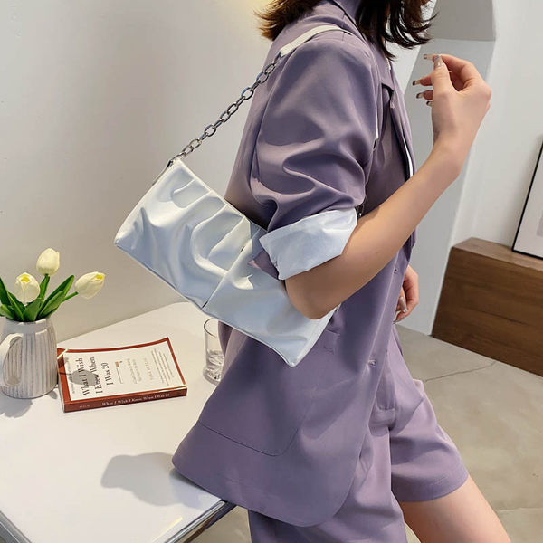 Γυναικεία έκο δερμάτινη τσάντα ώμου με μεταλλική λαβή