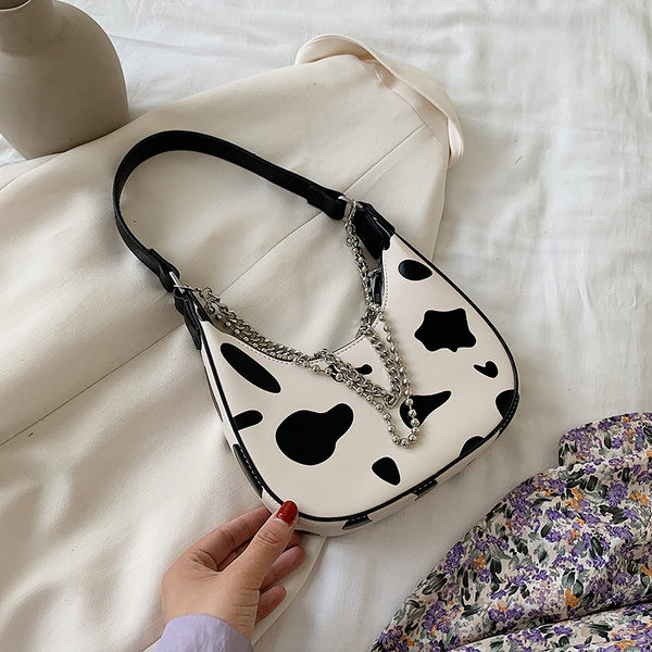 Γυναικεία τσάντα με μεταλλικό στοιχείο από τεχνητό δέρμα