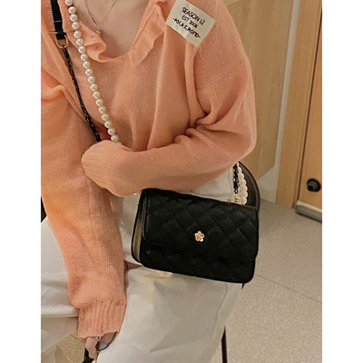 Moderna sieviešu soma ar pērļu virteni - eko āda